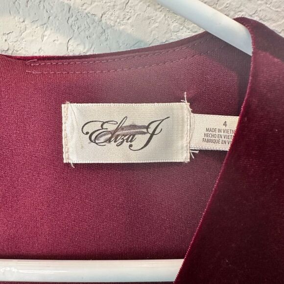 NWT Eliza J Maroon Red Velvet Puff Sleeve Deep V-Neck Midi Dress - Size 4 - Picture 3 of 7